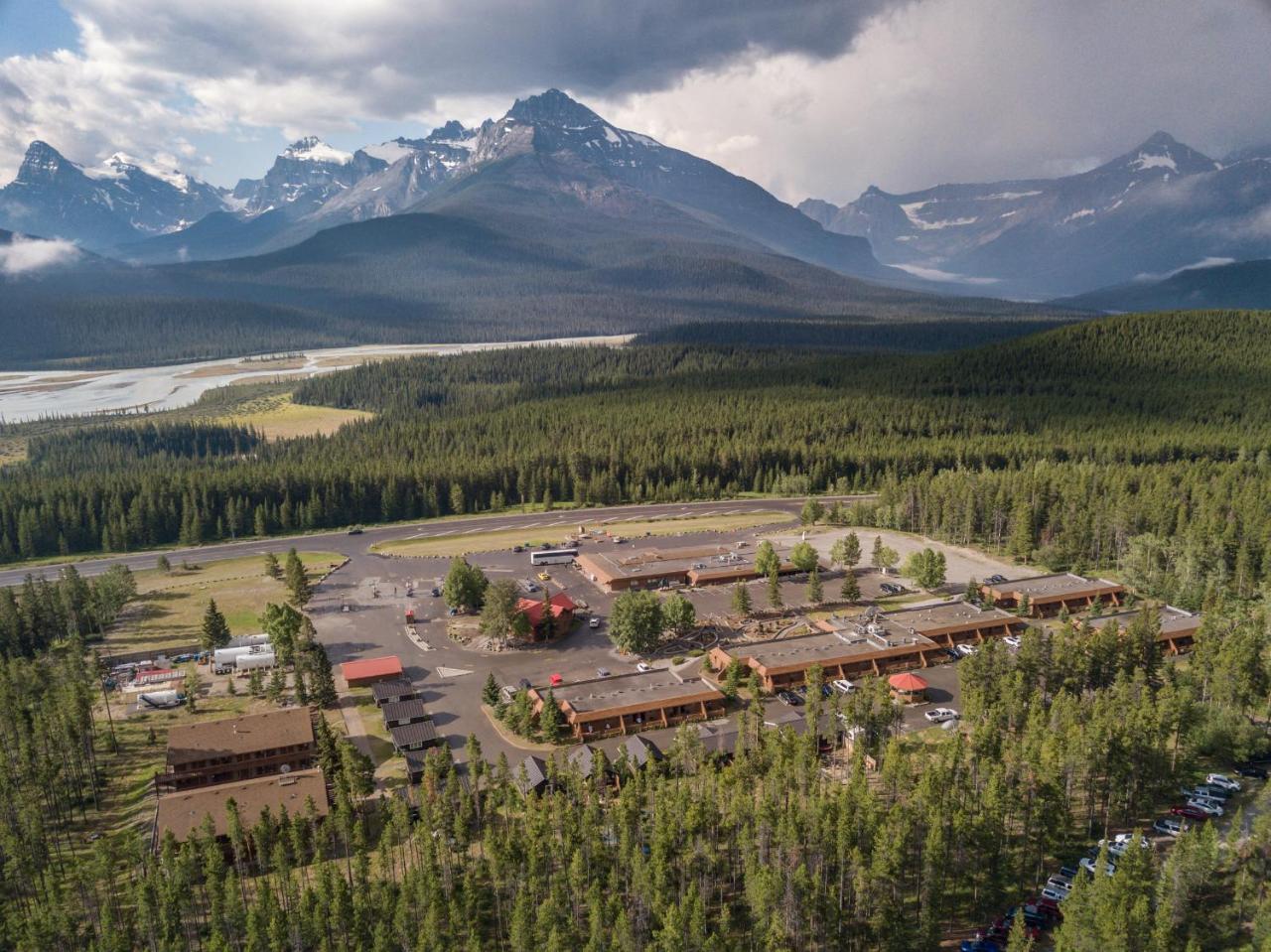 The Crossing Hotel Saskatchewan River Crossing