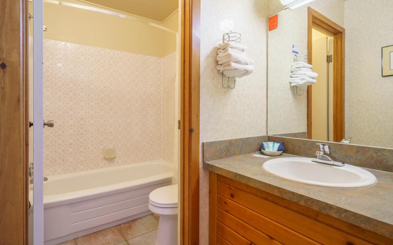 The Crossing Hotel 3*